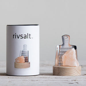 001 RIVSALT [THE ORIGINAL] - Reibe aus rostfreiem Stahl. Untersätzer aus Naturholz. Himalaya-Salzstein. stilvolle Geschenkverpackung.