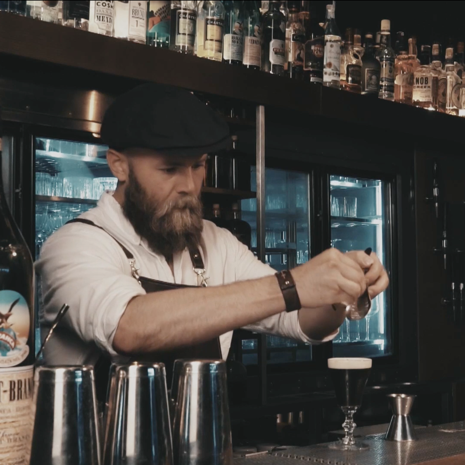 Video laden: 022 TONKA - getrocknete aromatische Bohnen. Stilvolle Geschenkverpackung (nicht in den USA erhältlich)