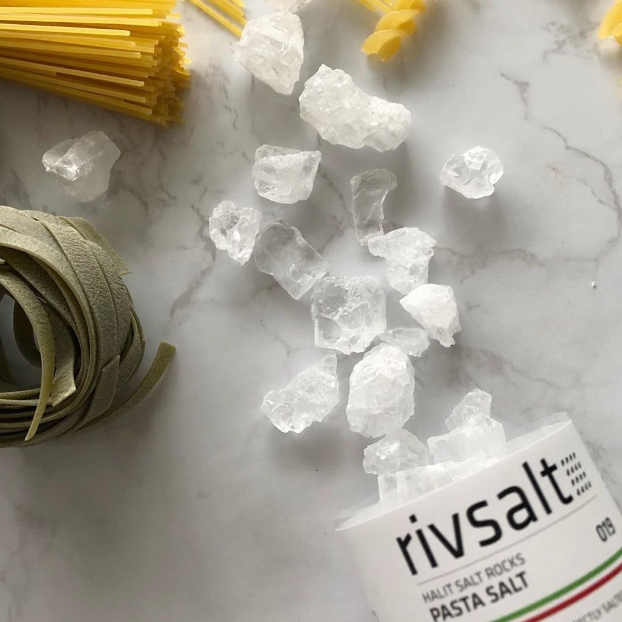 019 PASTA SALT - perfectly salted pasta the easy way. optimal size of each halite salt rock. stylish gift pack.