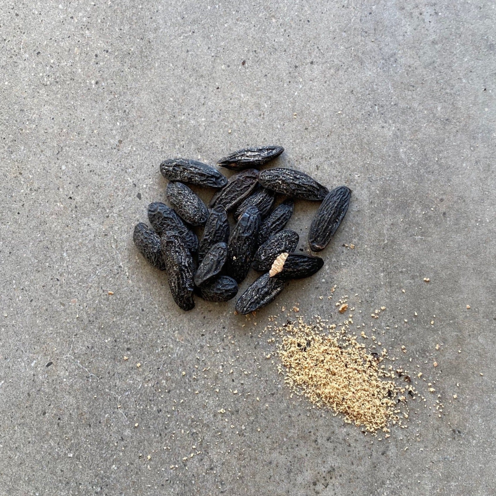 022 TONKA - getrocknete aromatische Bohnen. Stilvolle Geschenkverpackung (nicht in den USA erhältlich)